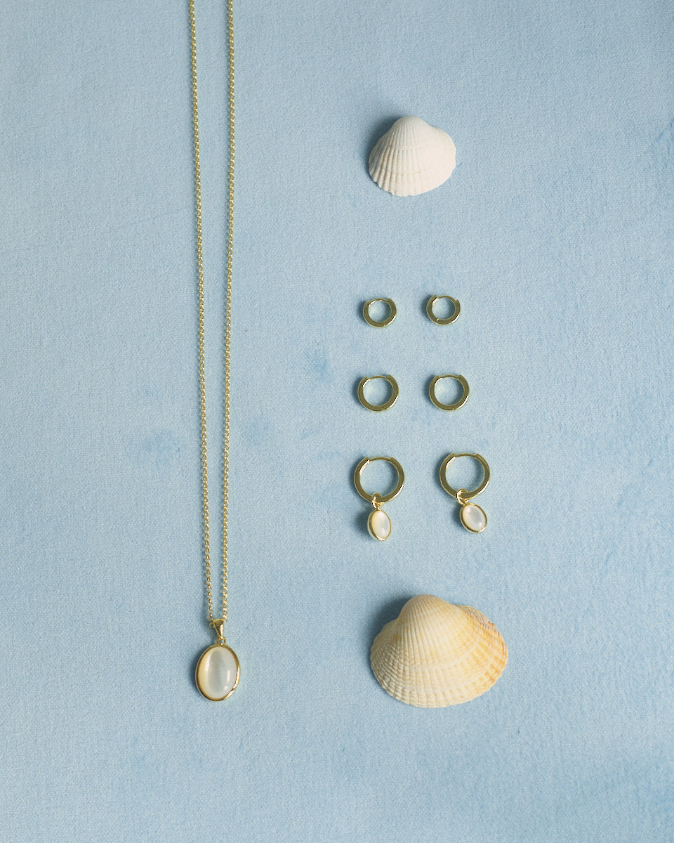 Oval pendant – Mother of Pearl