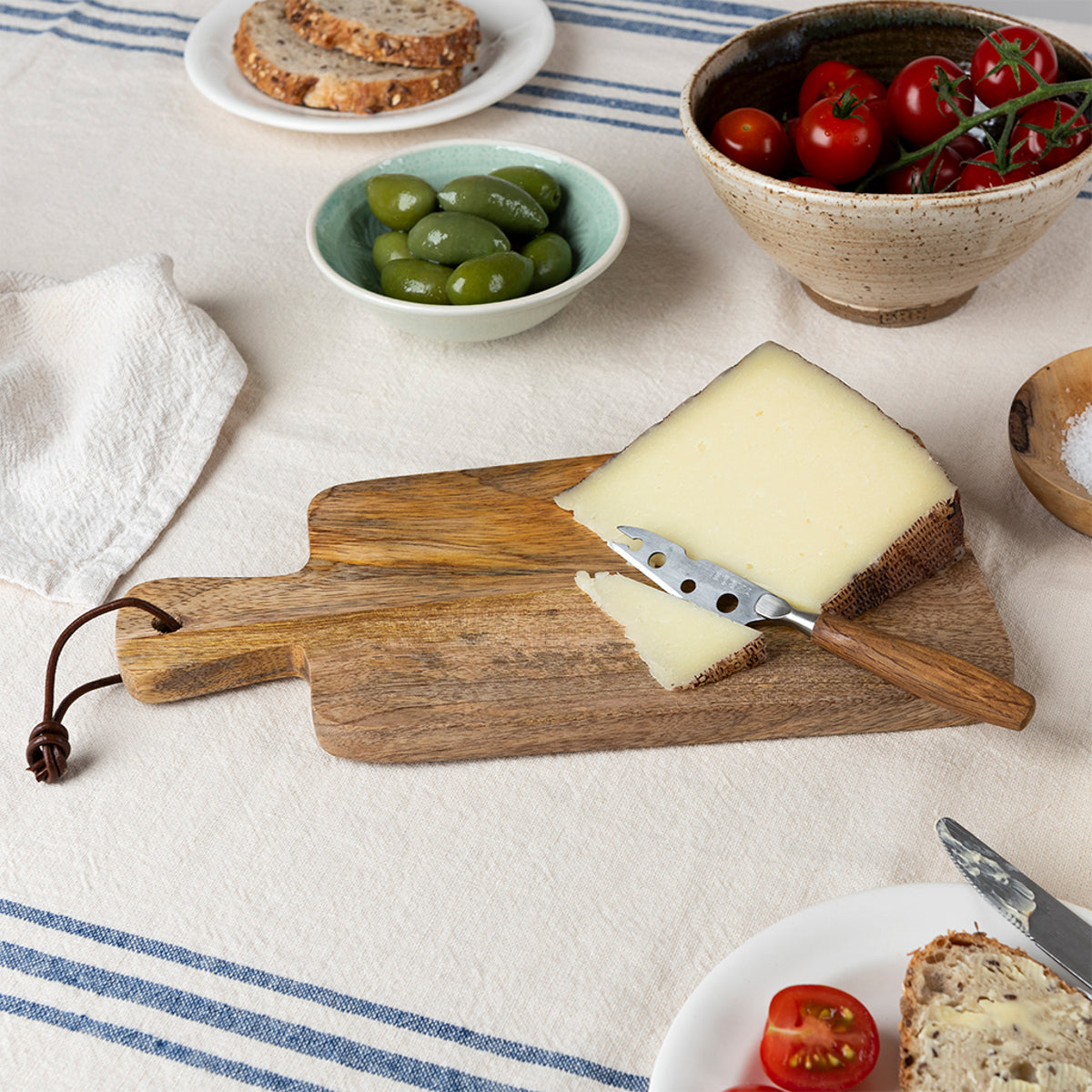 Mango wood chopping board – Small