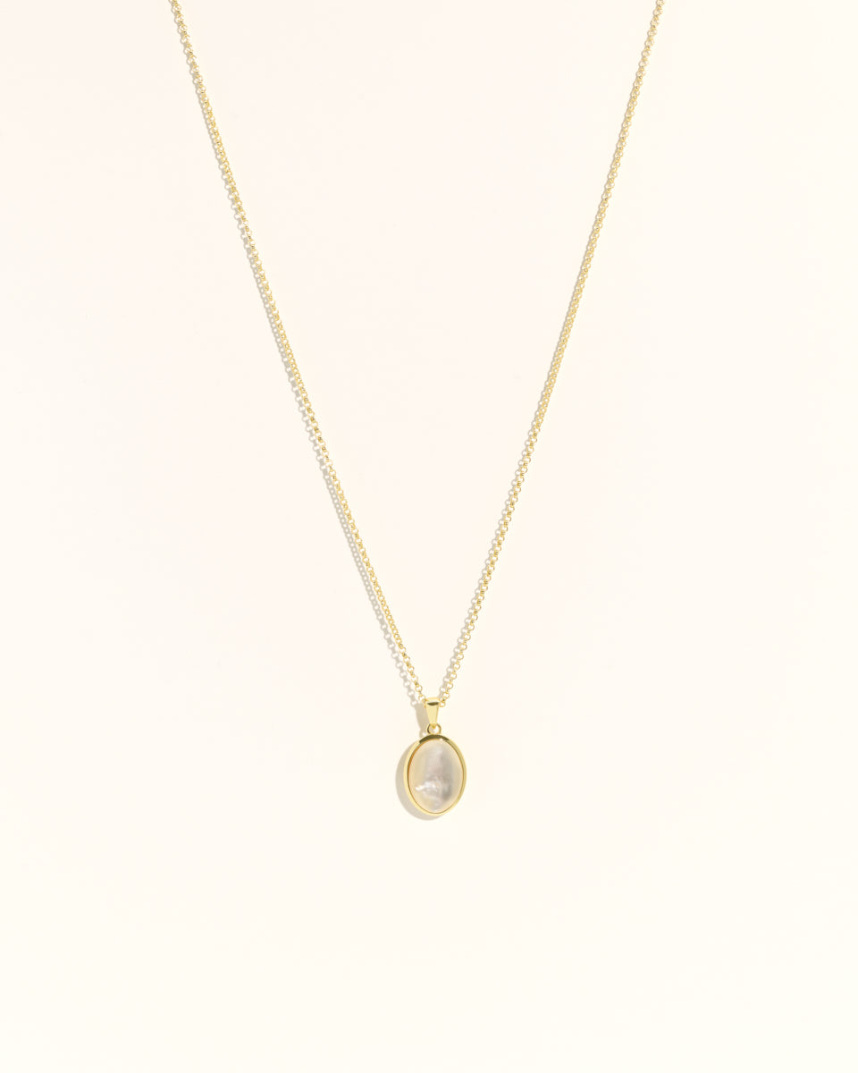 Oval Stone necklace – Mother of Pearl, Gold, 50 cm