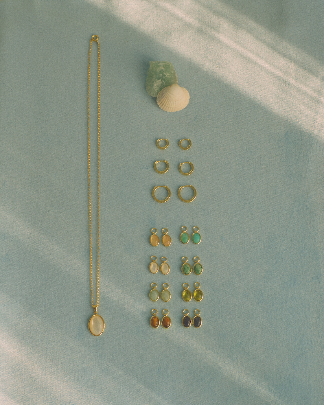 Oval pendant – Apatite