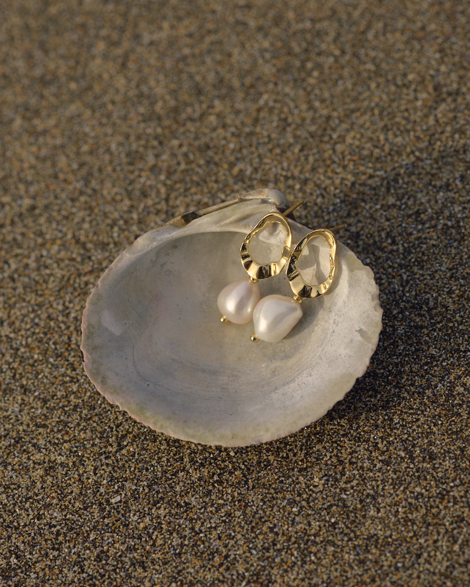 Vintage Pearl earrings – Gold
