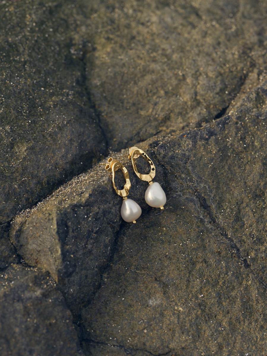 Vintage Pearl earrings – Gold