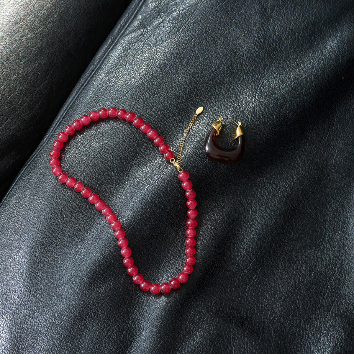 Helmi – Glass Bead Necklace, Red — mynd 3